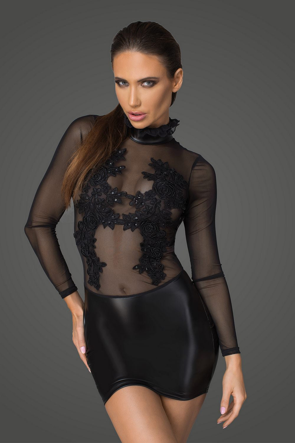 Robe à broderies "VIP" - Noir Handmade Image principale du produit