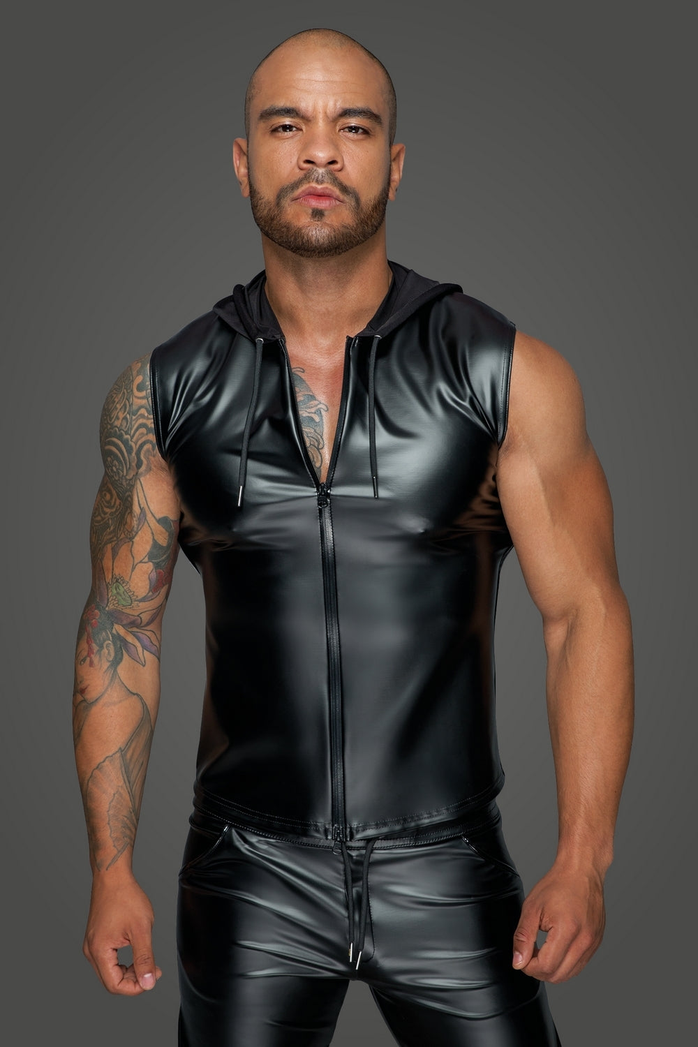 Top wetlook à capuche - Noir Handmade Image principale du produit